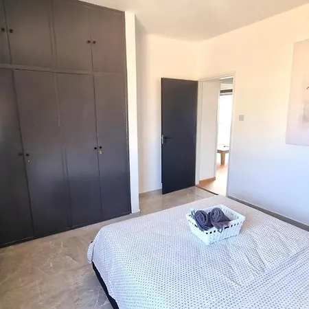 2 Apts - 12 Guests! Comfy And Unique Apt With 150mbit Internet Speed Apartment *