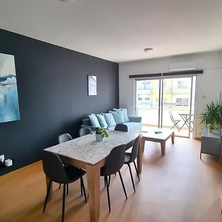 2 Apts - 12 Guests! Comfy And Unique Apt With 150mbit Internet Speed Larnaca