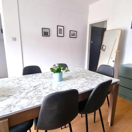 2 Apts - 12 Guests! Comfy And Unique Apt With 150mbit Internet Speed *