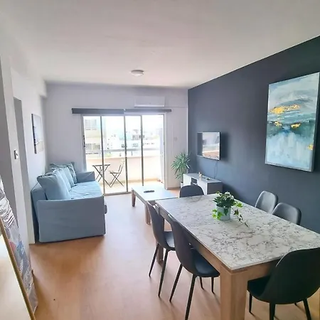 Apartment 2 Apts - 12 Guests! Comfy And Unique Apt With 150mbit Internet Speed *