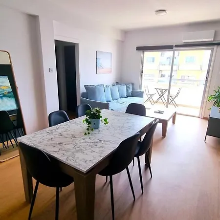 2 Apts - 12 Guests! Comfy And Unique Apt With 150mbit Internet Speed * Larnaca