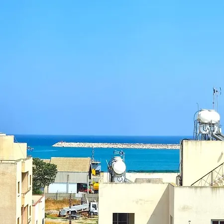 2 Apts - 12 Guests! Comfy And Unique Apt With 150mbit Internet Speed Apartment Larnaca