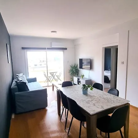 2 Apts - 12 Guests! Comfy And Unique Apt With 150mbit Internet Speed Apartment Larnaca