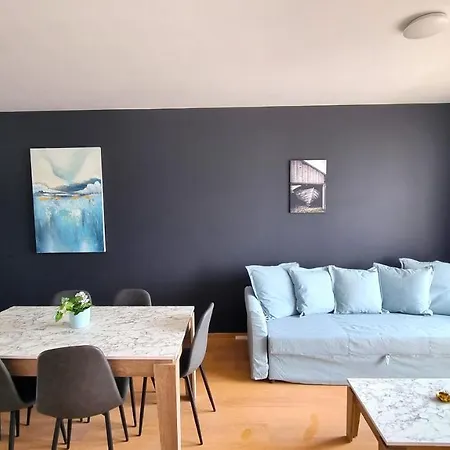 Apartment 2 Apts - 12 Guests! Comfy And Unique Apt With 150mbit Internet Speed *