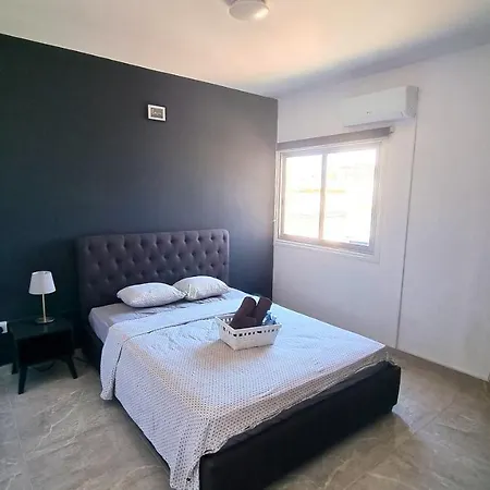 Apartment 2 Apts - 12 Guests! Comfy And Unique Apt With 150mbit Internet Speed
