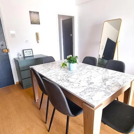 2 Apts - 12 Guests! Comfy And Unique Apt With 150mbit Internet Speed *