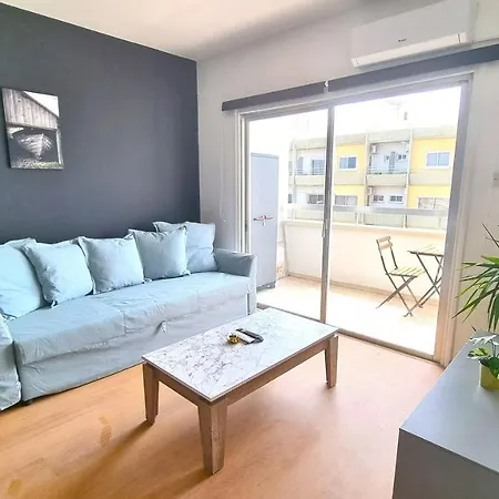 2 Apts - 12 Guests! Comfy And Unique Apt With 150mbit Internet Speed * Larnaca