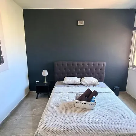 2 Apts - 12 Guests! Comfy And Unique Apt With 150mbit Internet Speed Apartment Larnaca
