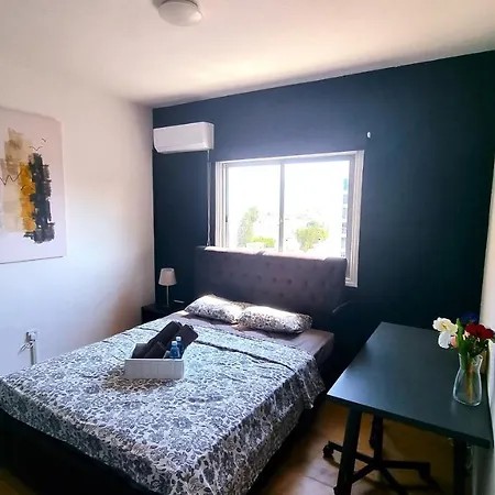 2 Apts - 12 Guests! Comfy And Unique Apt With 150mbit Internet Speed Larnaca